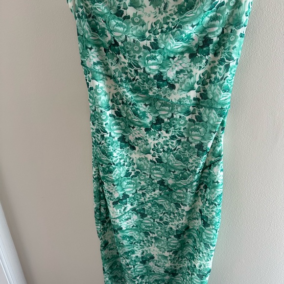 Like New ShowPo Strapless MIDI Dress Size 6 - Picture 4 of 12